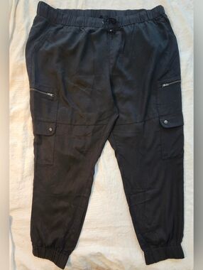 Banana Republic Black Cargo Pants with Zipper & Flap Pockets